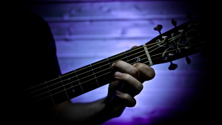 Guitar Chord Am7 – The 4 Chord Shapes You MUST KNOW